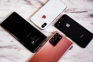 iPhone or Samsung,